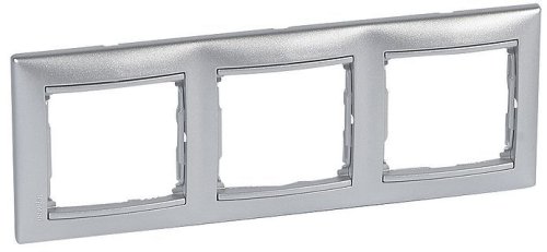 Рамка горизонтальная Legrand Valena 3-м. алюминий картинка